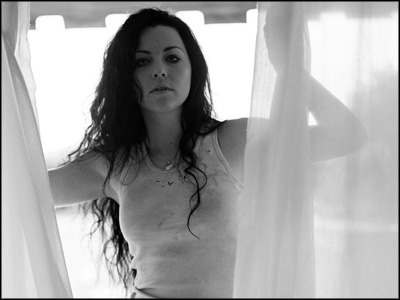 Amy Lee Free Screensaver